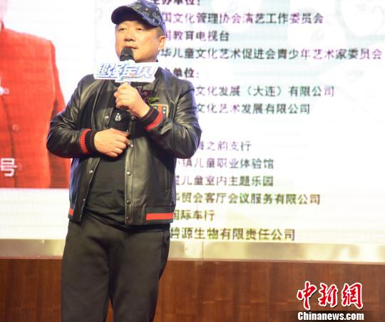 喜剧演员唐鉴军。　杨毅 摄